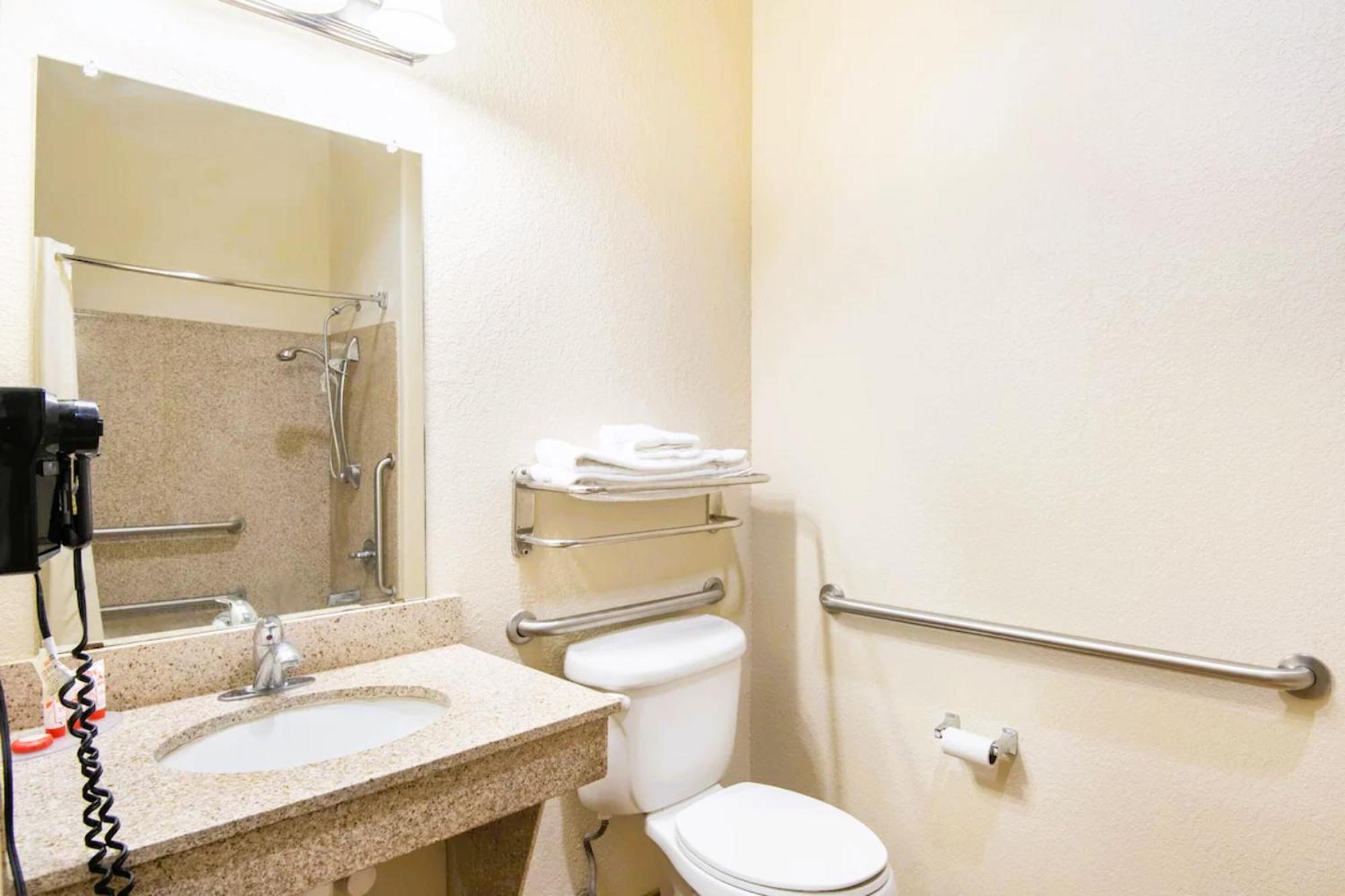 Oyo Townhouse Clute Lake Jackson Экстерьер фото