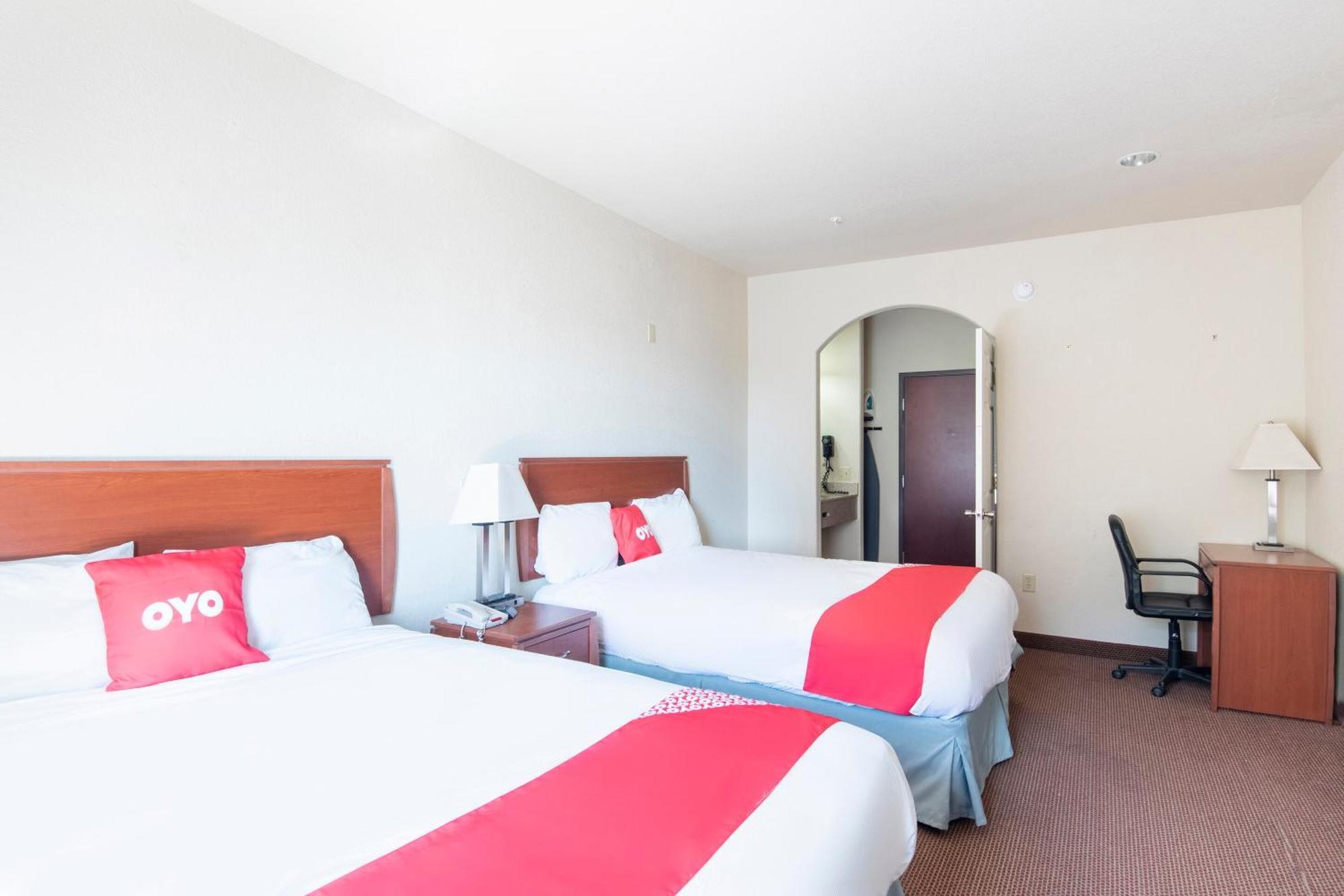 Oyo Townhouse Clute Lake Jackson Экстерьер фото