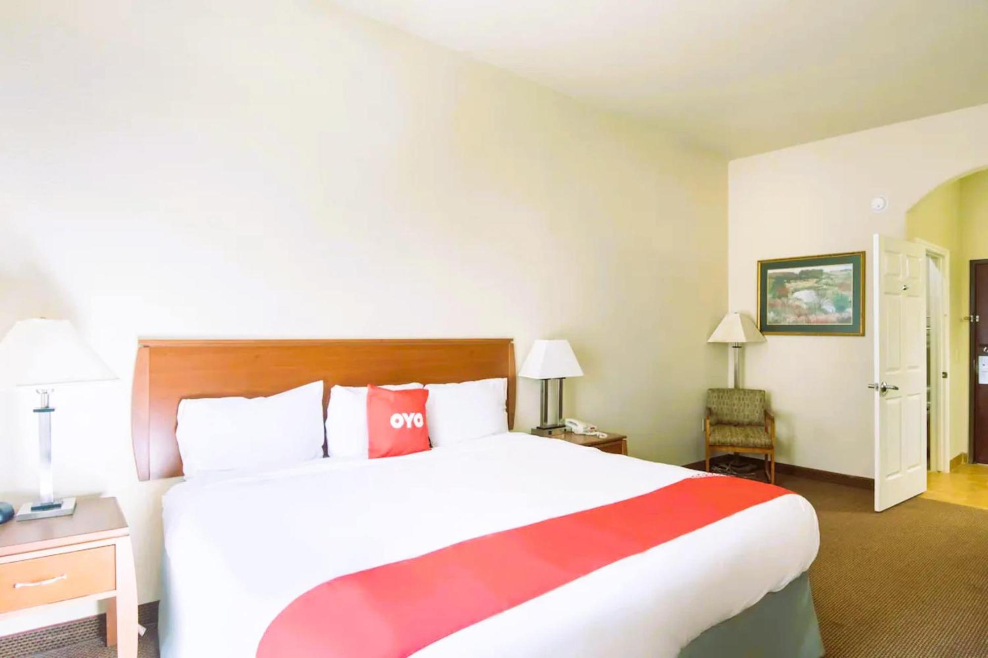 Oyo Townhouse Clute Lake Jackson Экстерьер фото