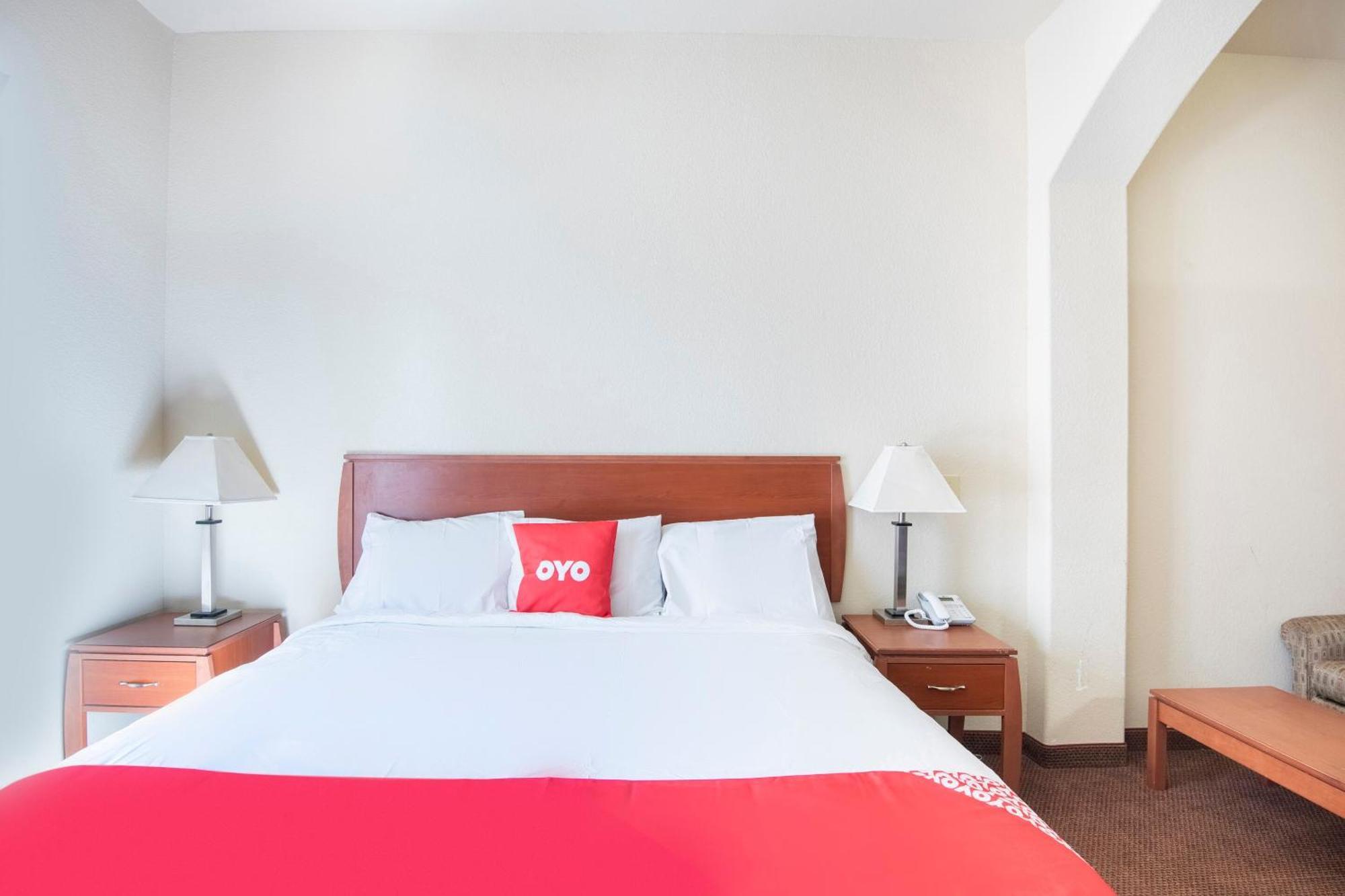 Oyo Townhouse Clute Lake Jackson Экстерьер фото