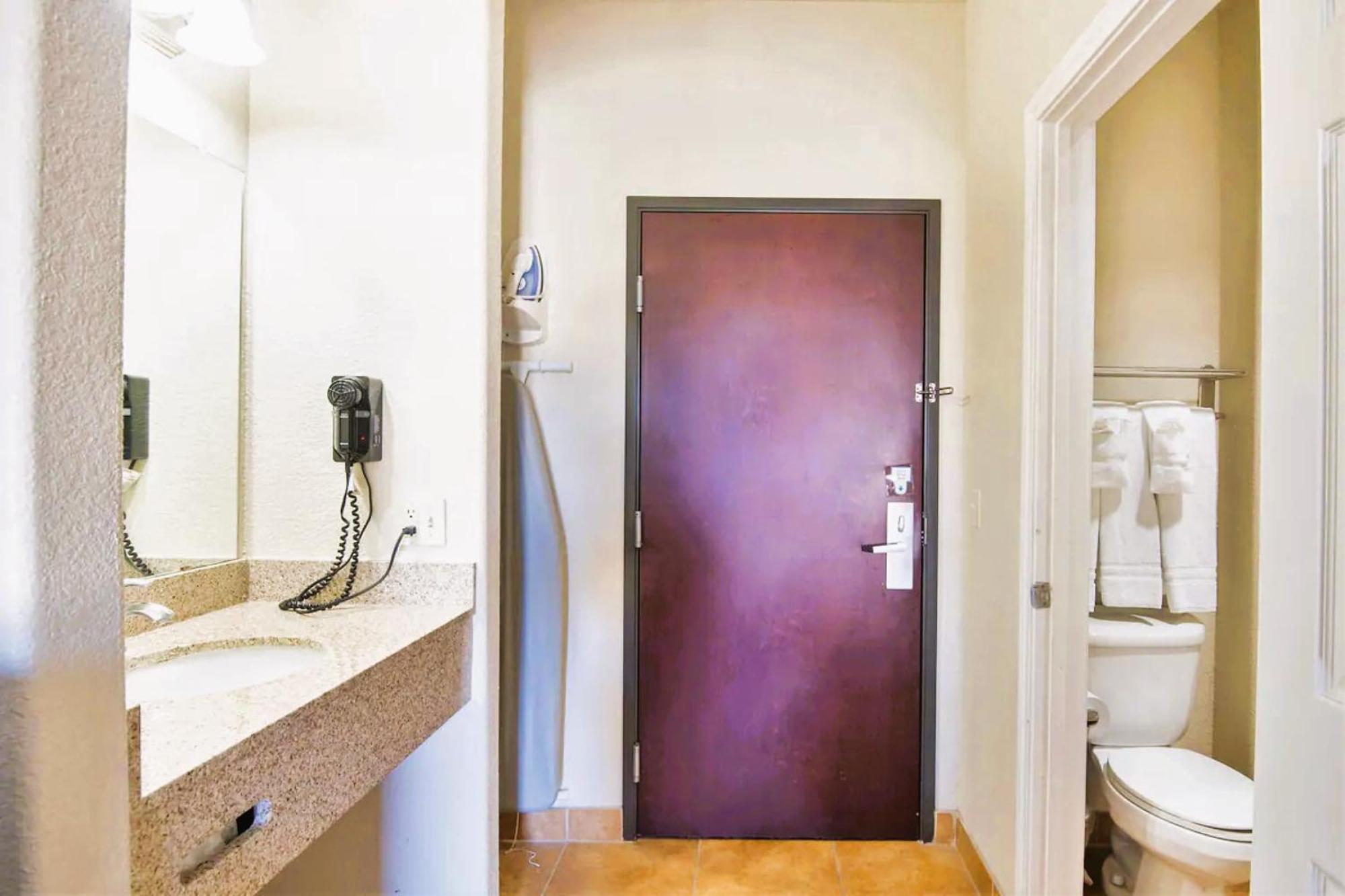 Oyo Townhouse Clute Lake Jackson Экстерьер фото