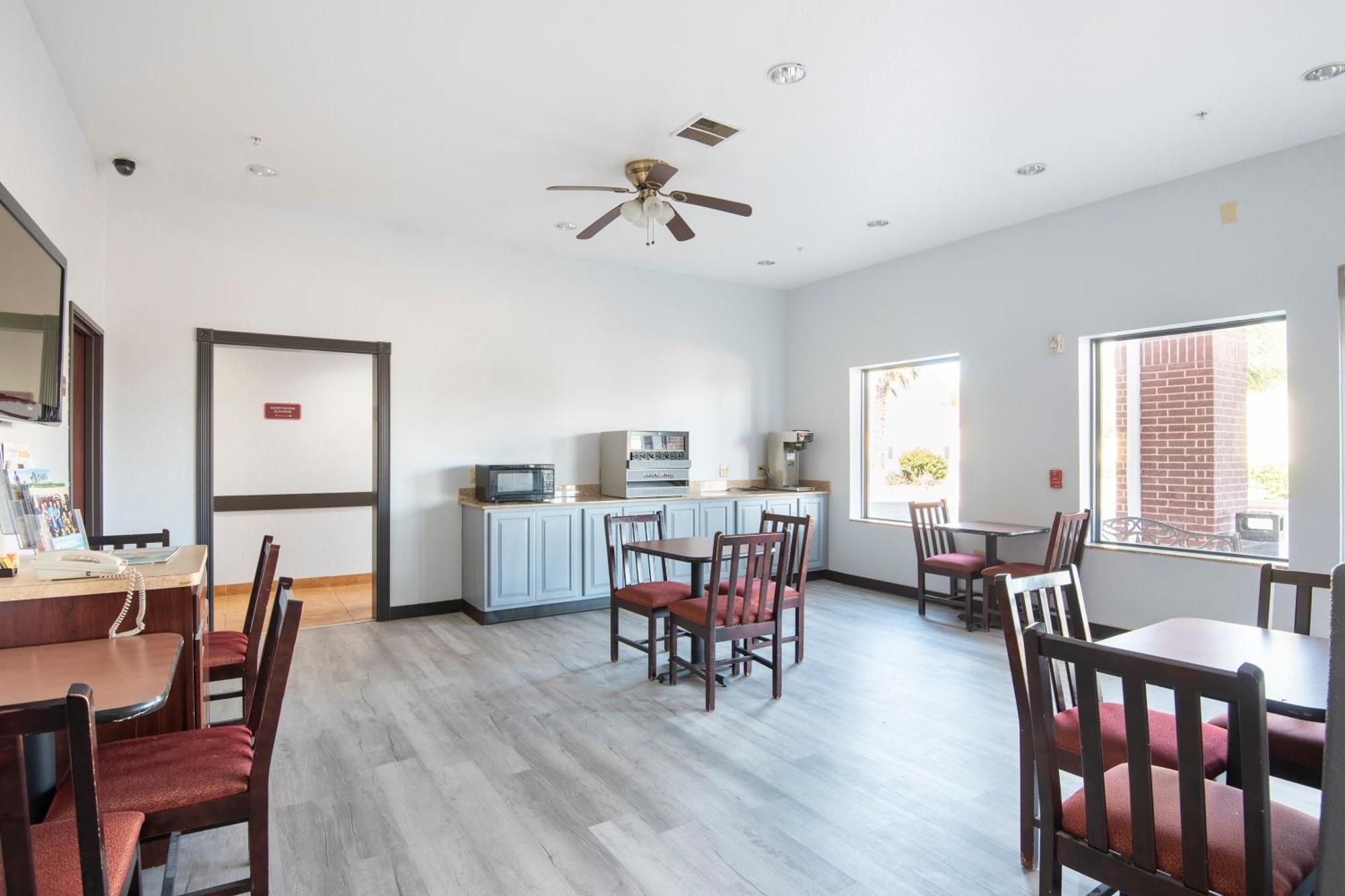 Oyo Townhouse Clute Lake Jackson Экстерьер фото